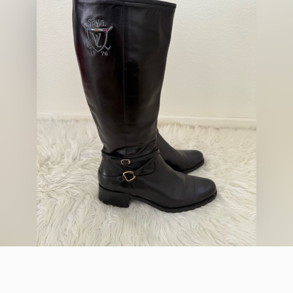 Stylish Black Heeled Boots